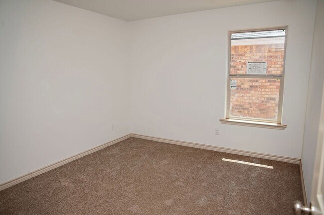 Building Photo - 1400 Bajada St