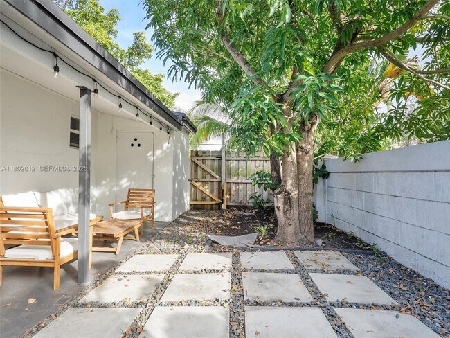 Building Photo - 300 SW 23rd St