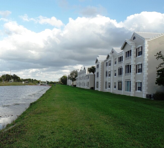 Building Photo - 2851 N Oakland Forest Dr