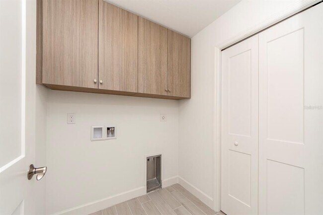 Building Photo - 125 Island Way