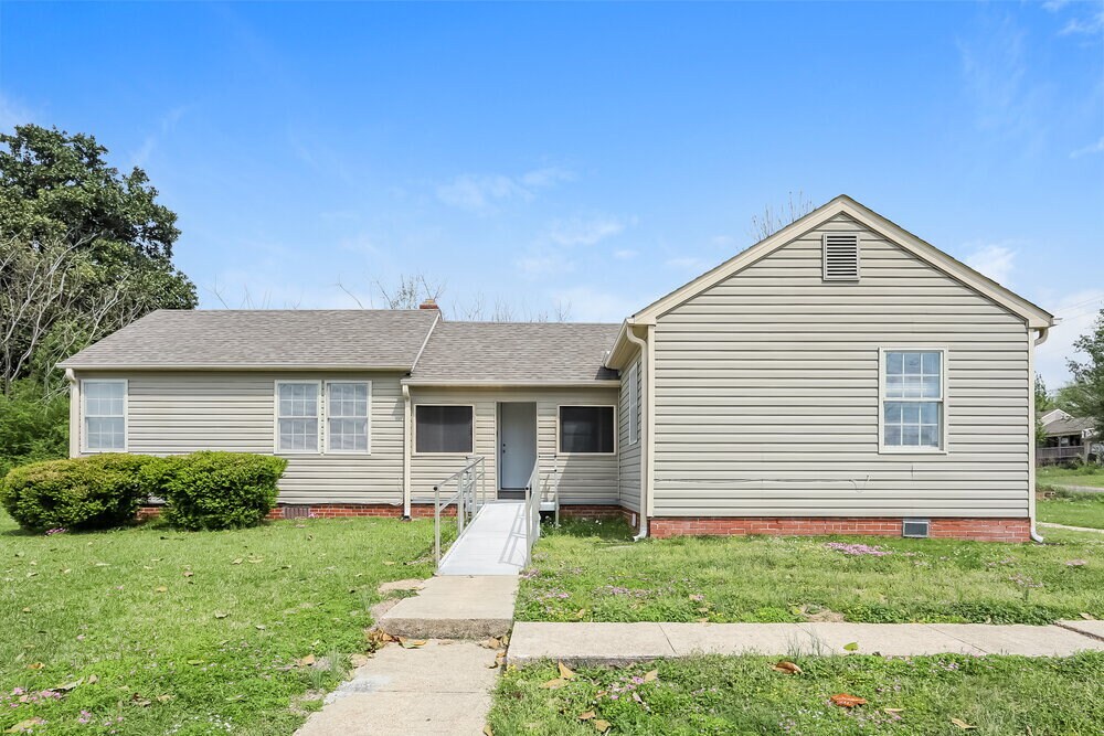 Building Photo - 624 9th Ave