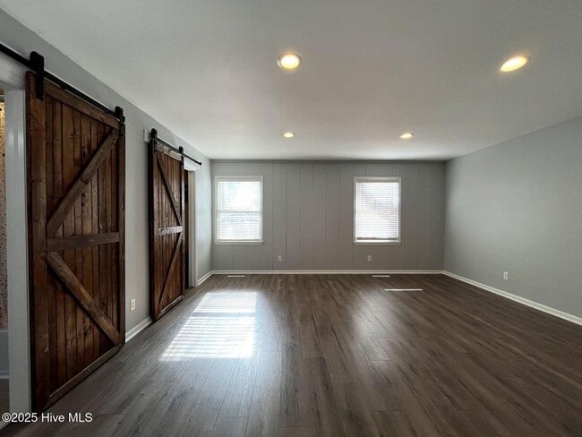 Building Photo - 105 Scuppernong Ct