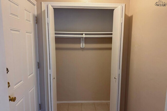 Building Photo - 1901 Wenonah Ave