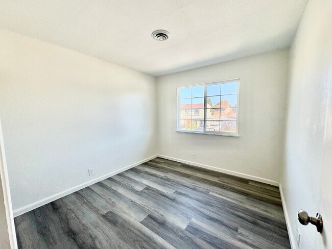 Building Photo - Spacious Single Family Home in Lakes & Birds Fremont