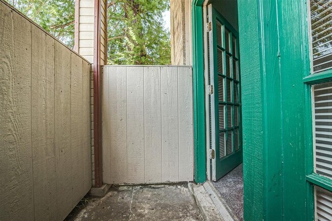 Building Photo - 1323 Brenda Ln