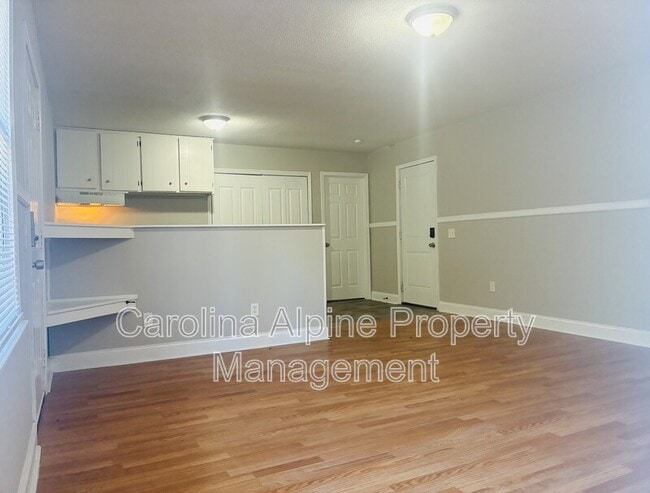 Building Photo - 807 Shaver St