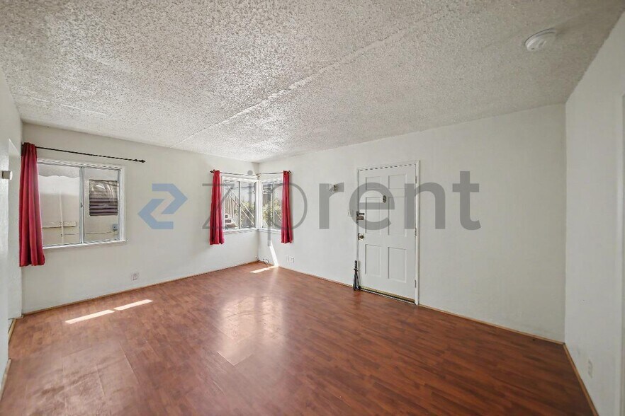 Building Photo - 7027 Holmes Ave