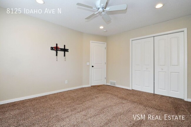 Building Photo - 50% Off January Rent! Modern 4-Bed Home wi...