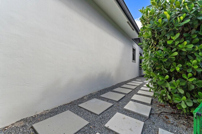 Building Photo - 2908 Gin Berry Way