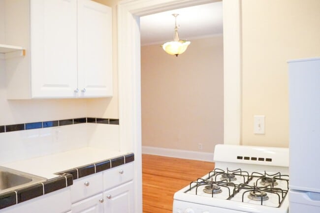Building Photo - Charming NW Studio Close to Providence Par...