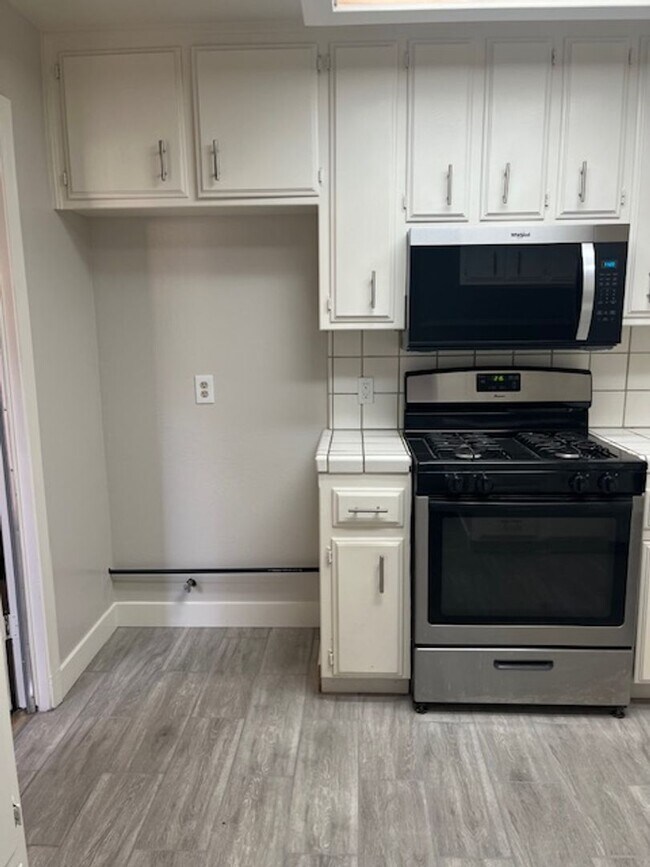 Building Photo - SH6012C