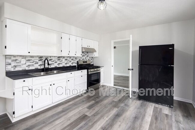 Building Photo - 2855 Viking Dr