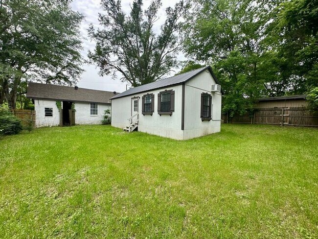 Building Photo - Updated 3-Bedroom Home in the Heart of Lindale!