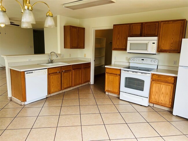 Building Photo - 703 Riverway Ln