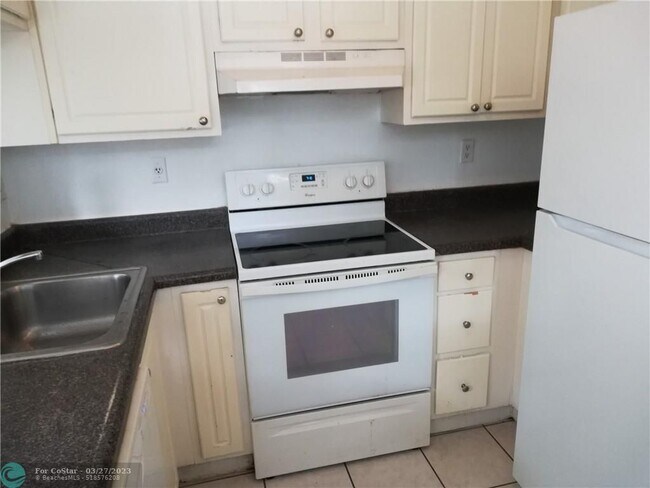 Building Photo - 2031 NW 96th Terrace