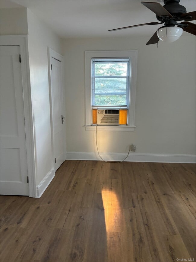 Building Photo - 181 Violet Ave