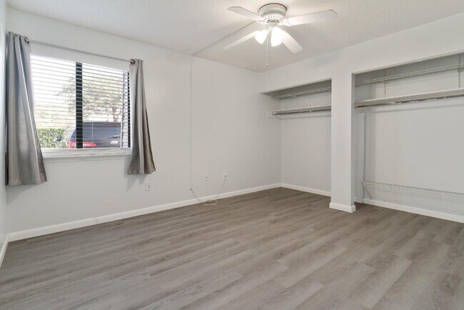 Building Photo - "Coastal Charm Awaits: Stylish 2-Bed Condo in a watefront complex in Fort Walton Beach!"