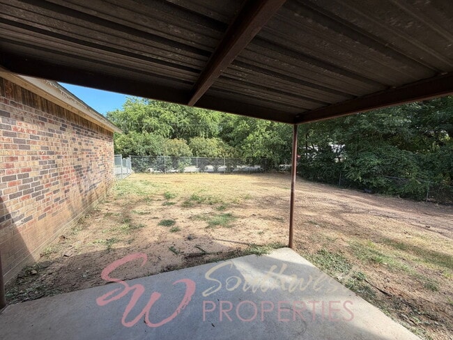 Building Photo - Spacious 3-Bedroom Home in an Established Neighborhood
