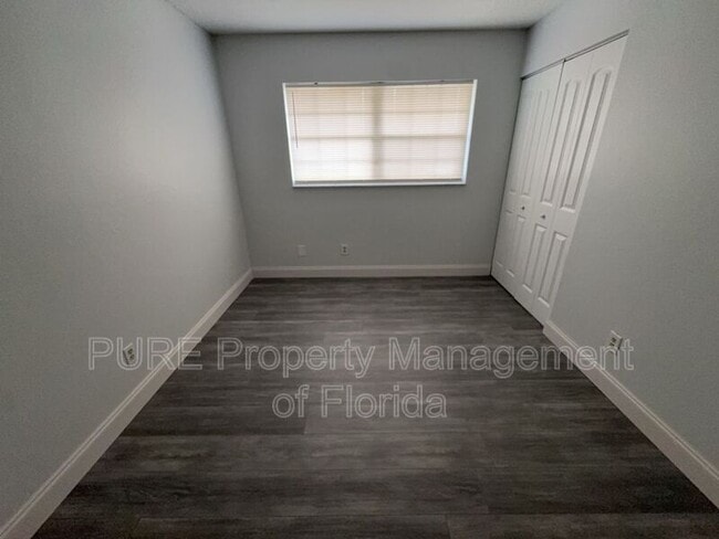 Building Photo - 454 Fairways Cir