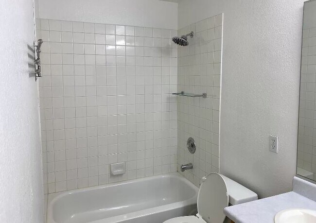 Building Photo - 730 Altacrest Dr