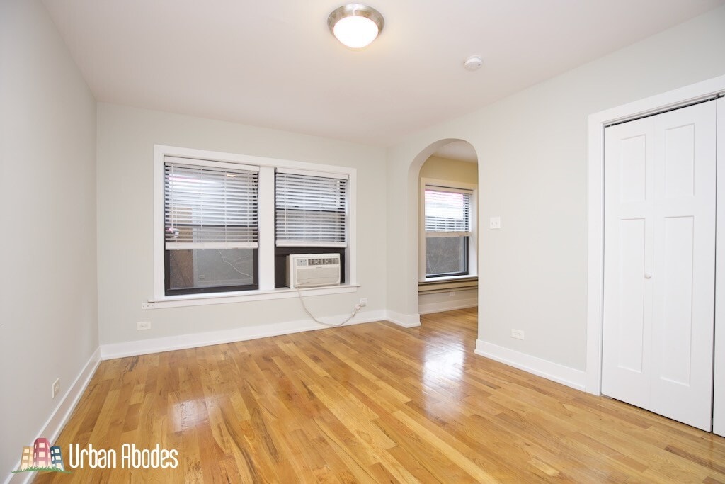 Building Photo - 556 W Arlington Pl