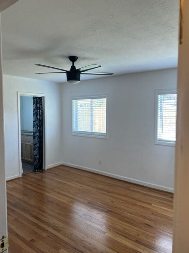 Building Photo - DESIREABLE RANCH STYLE HOME