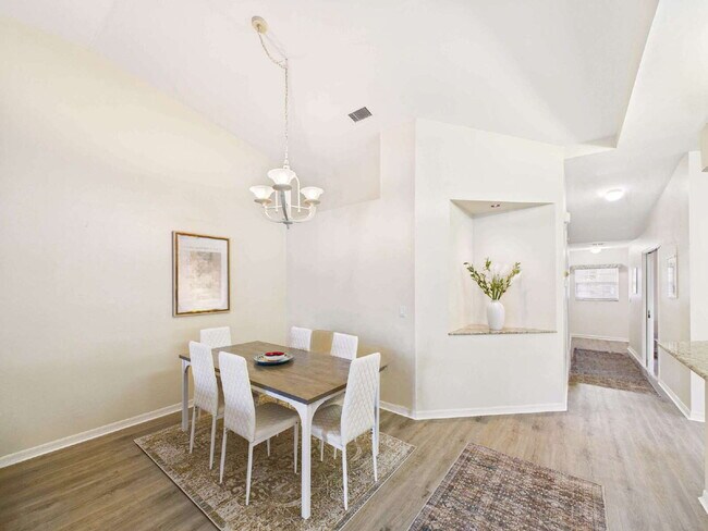 Building Photo - Furnished Seasonal or Annual Rental in Pipers Grove – 3BR Townhome with Lake View