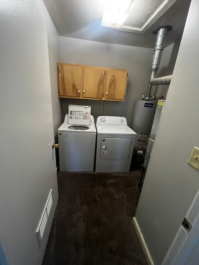 Building Photo - Dishwasher Included