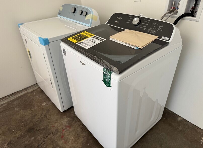 Building Photo - 2287 Poplar Ave