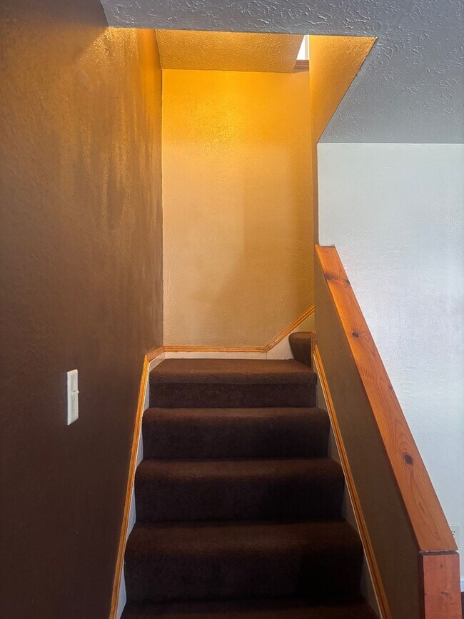 Building Photo - Charming 2-Bedroom Property in Prime Location