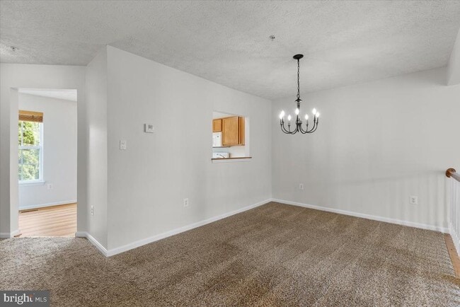 Building Photo - 2562 Woodland Pl