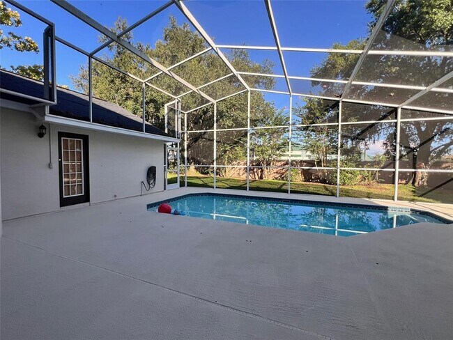 Building Photo - 1753 Kinsmere Dr