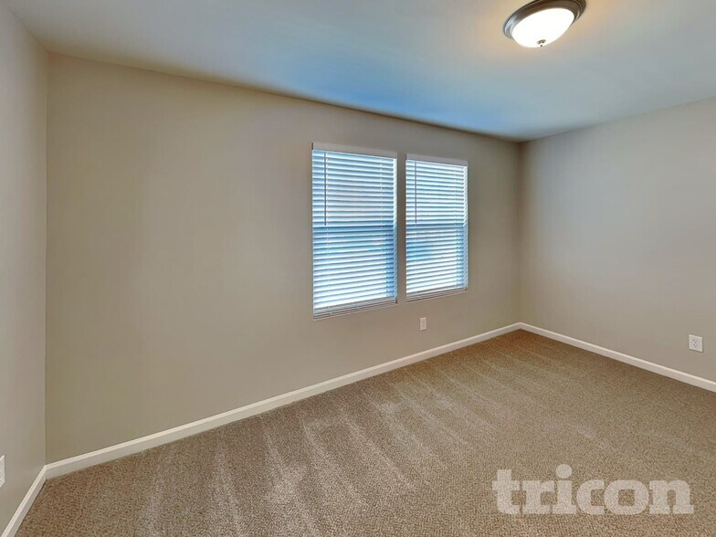 Building Photo - 531 Comfort Wy