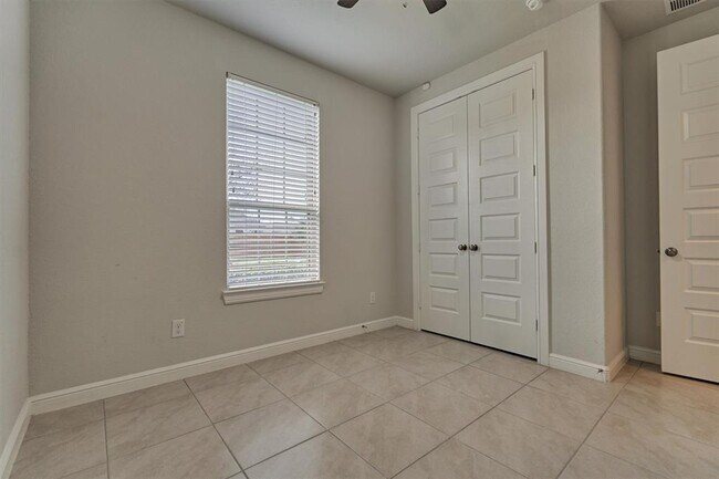 Building Photo - 15846 Weston Ridge Dr