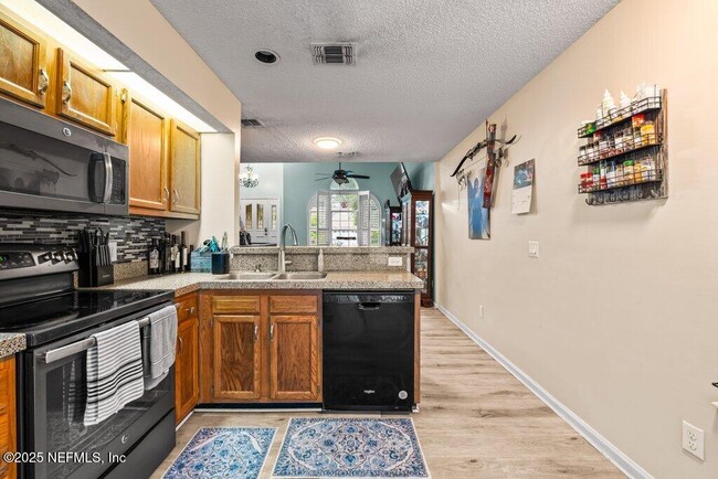 Building Photo - 9545 Glenn Abbey Way
