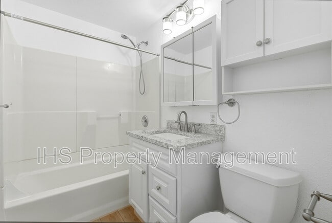 Building Photo - 1402 Potter Ave