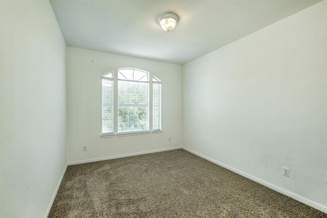 Building Photo - 2403 Vestavia Ridge Ln