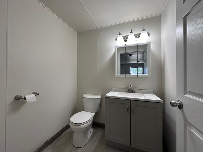 Building Photo - 2746 Nicolet Dr