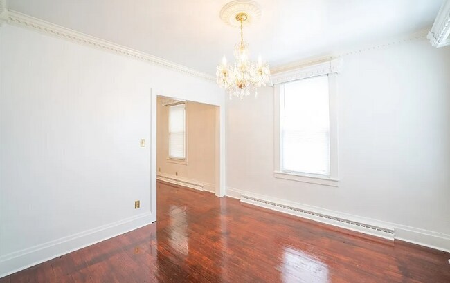 Building Photo - 935 Somerset Dr