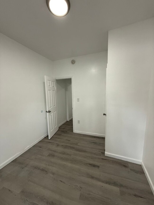 Building Photo - Nice size house for rent freshly done