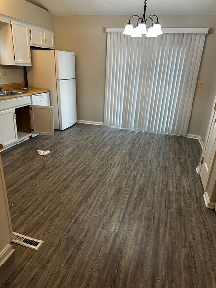 Building Photo - 3755 Chamberlain Ct
