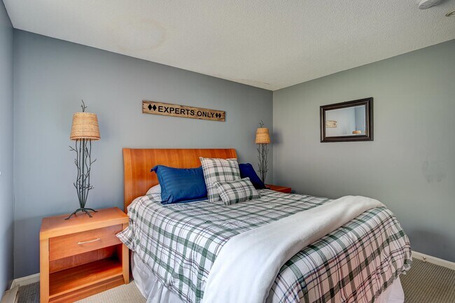 Building Photo - F37 Nordic Village Ln