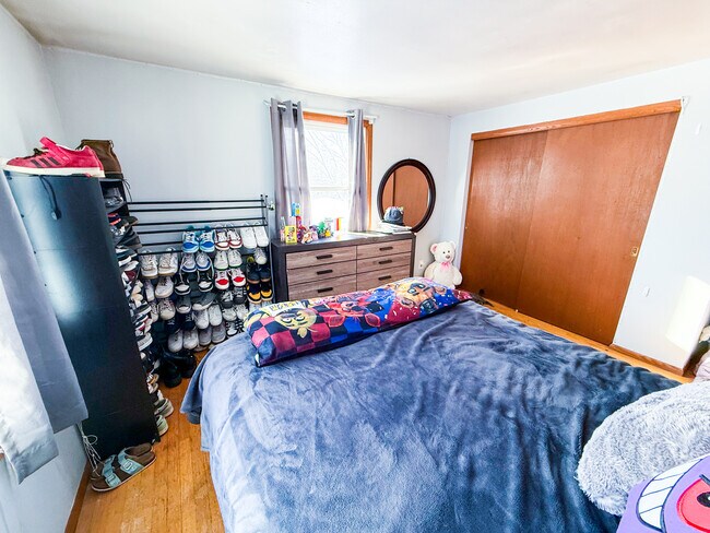 Building Photo - 4932 Sutton Ln