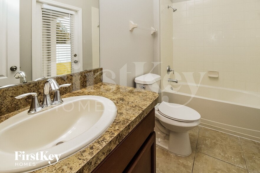 Building Photo - 5820 Coquyt Dr