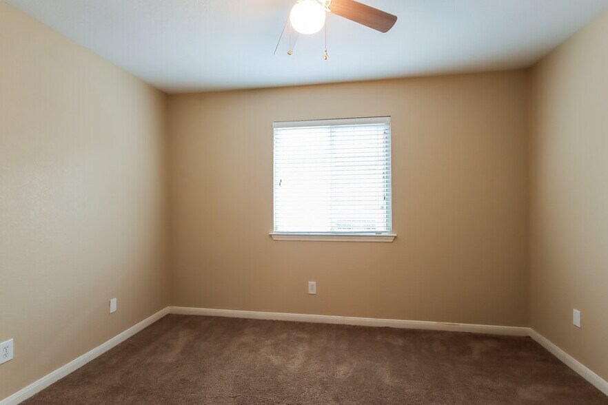 Building Photo - 10227 Canyon Rose Ln