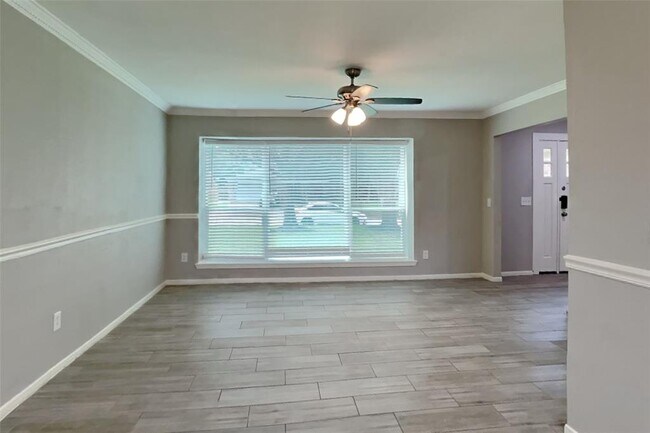 Building Photo - 9219 Palm Shores Dr