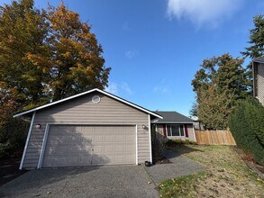 Building Photo - Kirkland Rambler - 3 bedroom 1.75 bath