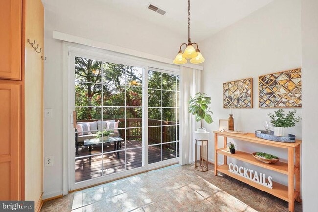 Building Photo - 23110 Blackthorn Square