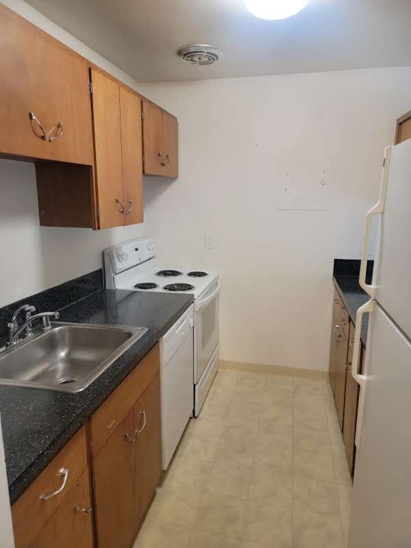Building Photo - 14421 8th Ave SW