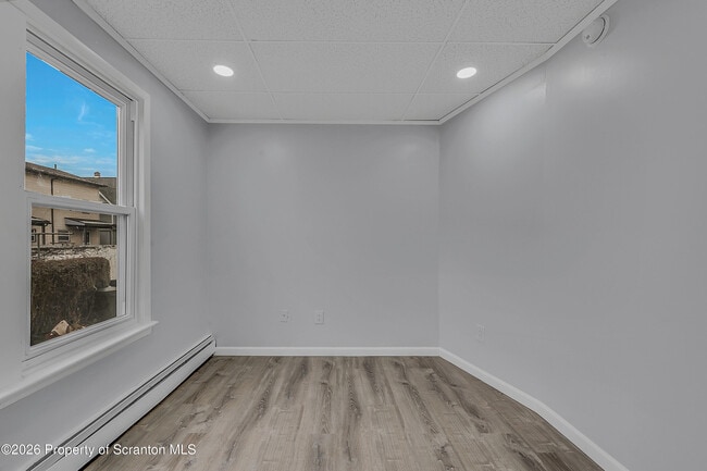 Building Photo - 8 Green Ridge St